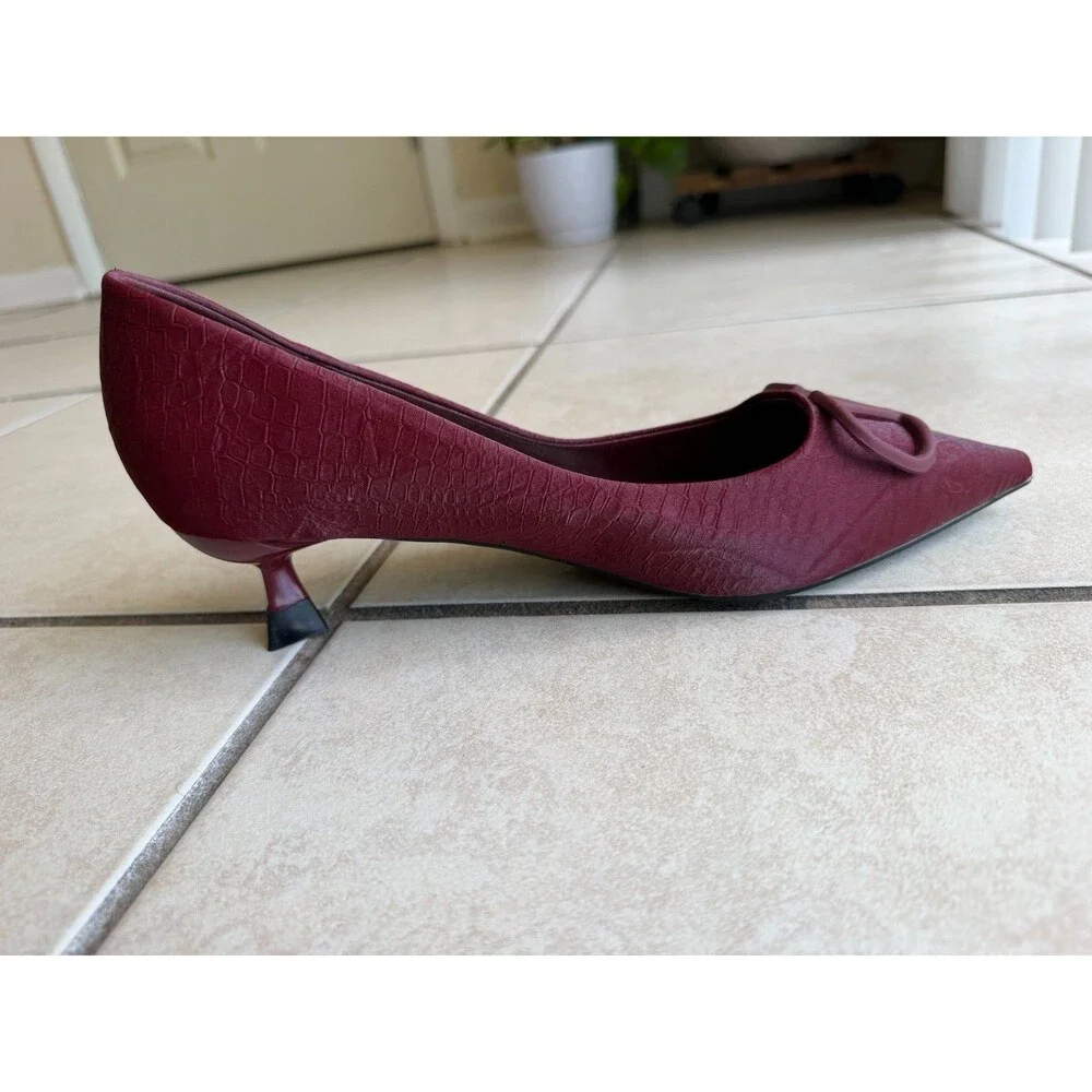 Yunai Burgundy Fabric Croc Pointed Toe Kitten Heels Matte V Buckle Sz 10 - Picture 4 of 9